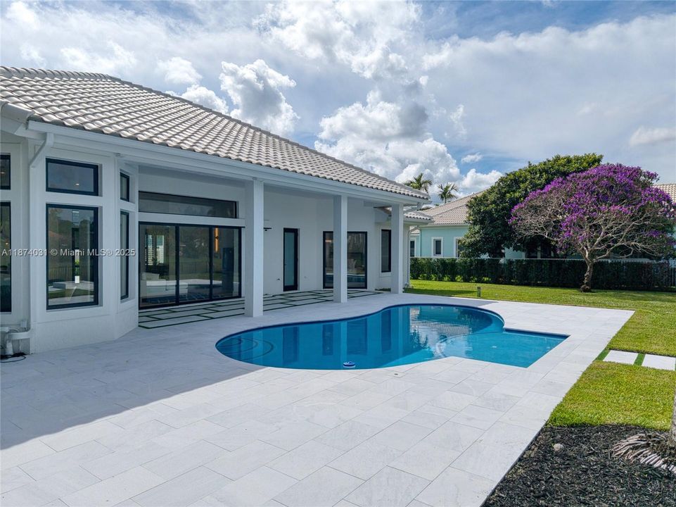 Vendido Recientemente: $1,950,000 (4 camas, 3 baños, 2643 Pies cuadrados)