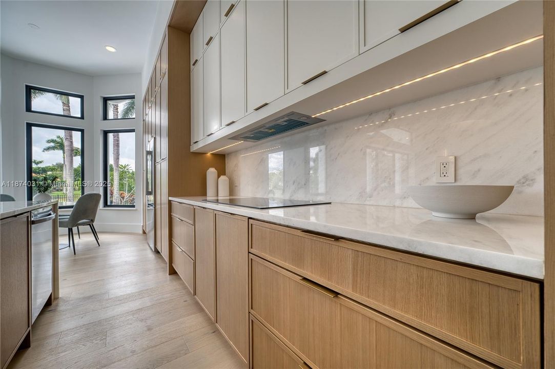 Vendido Recientemente: $1,950,000 (4 camas, 3 baños, 2643 Pies cuadrados)