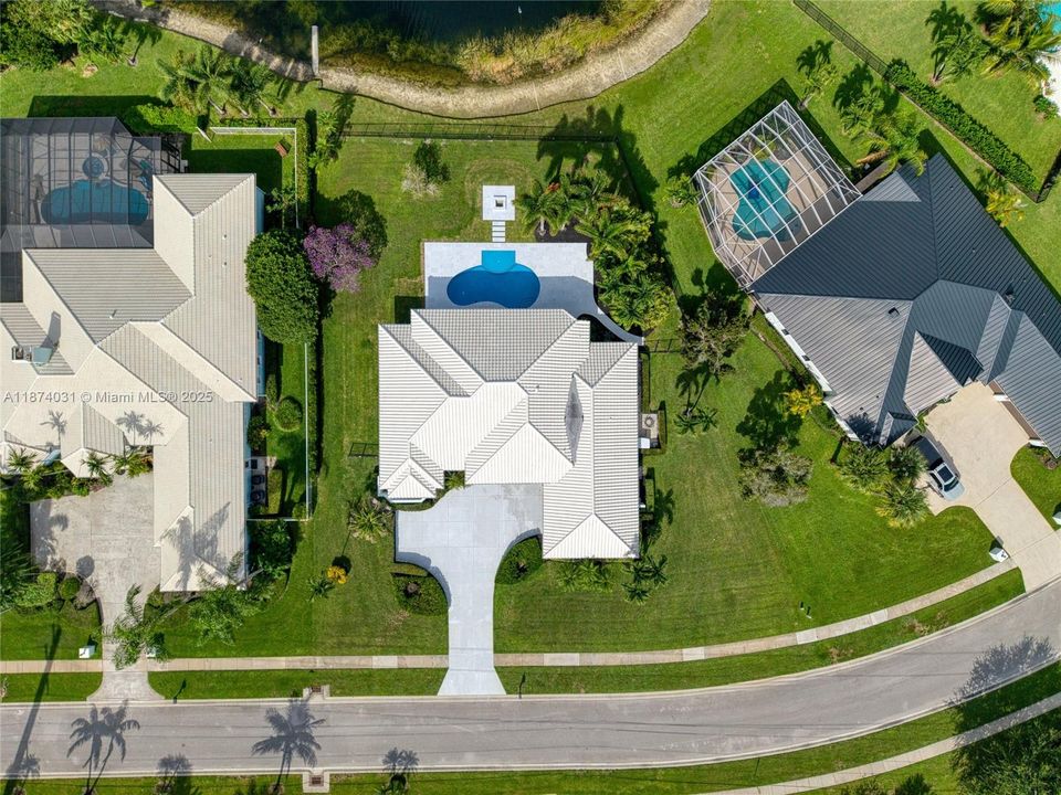 Vendido Recientemente: $1,950,000 (4 camas, 3 baños, 2643 Pies cuadrados)