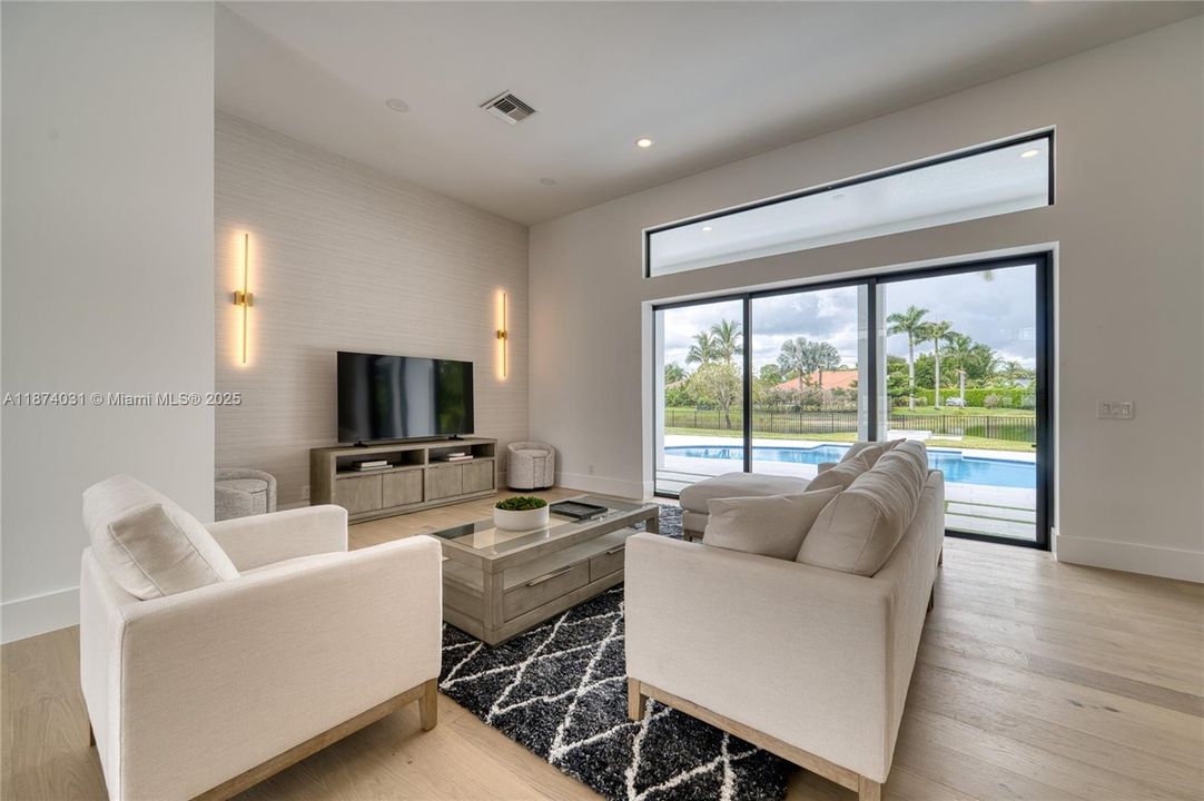 Vendido Recientemente: $1,950,000 (4 camas, 3 baños, 2643 Pies cuadrados)