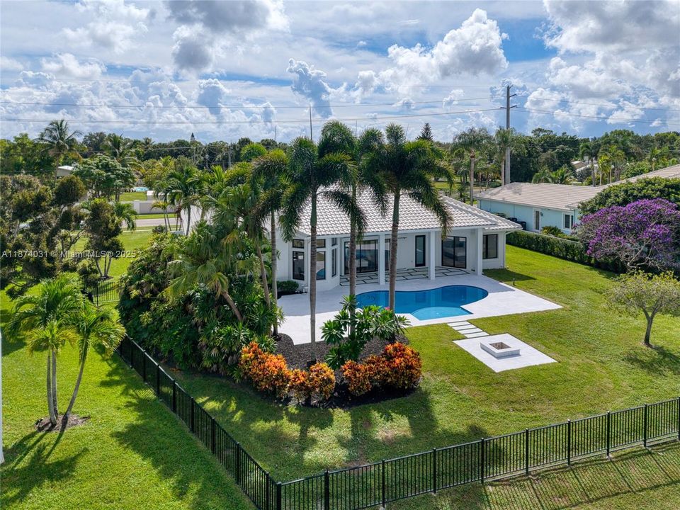 Vendido Recientemente: $1,950,000 (4 camas, 3 baños, 2643 Pies cuadrados)