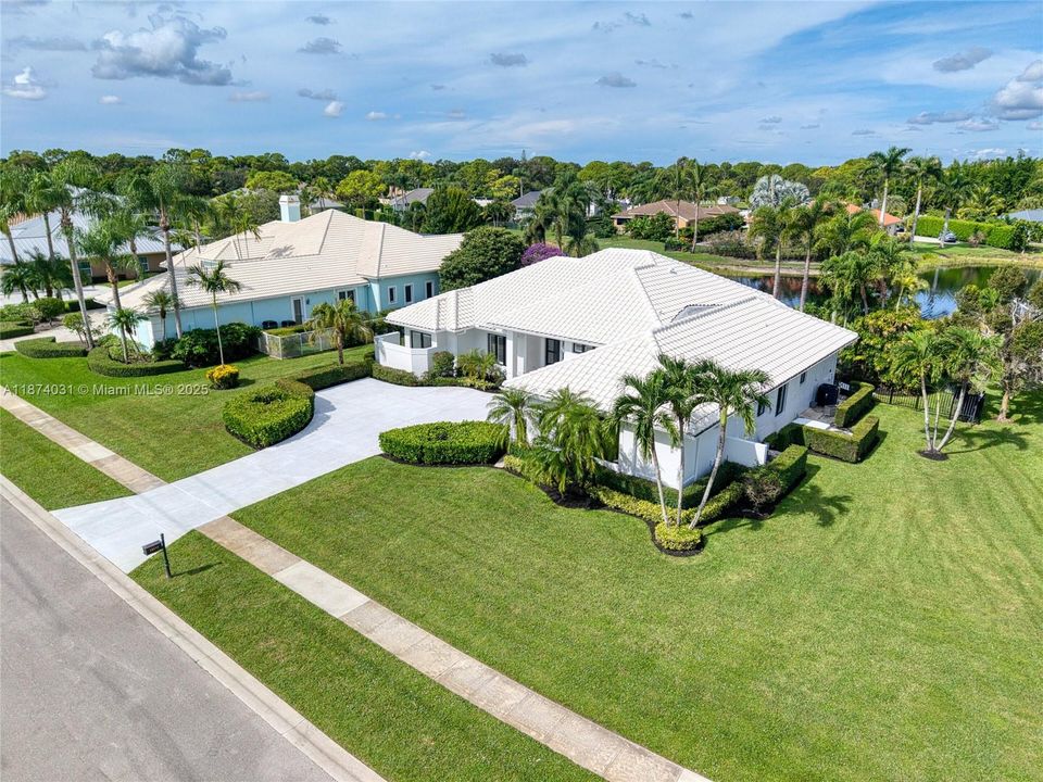 Vendido Recientemente: $1,950,000 (4 camas, 3 baños, 2643 Pies cuadrados)