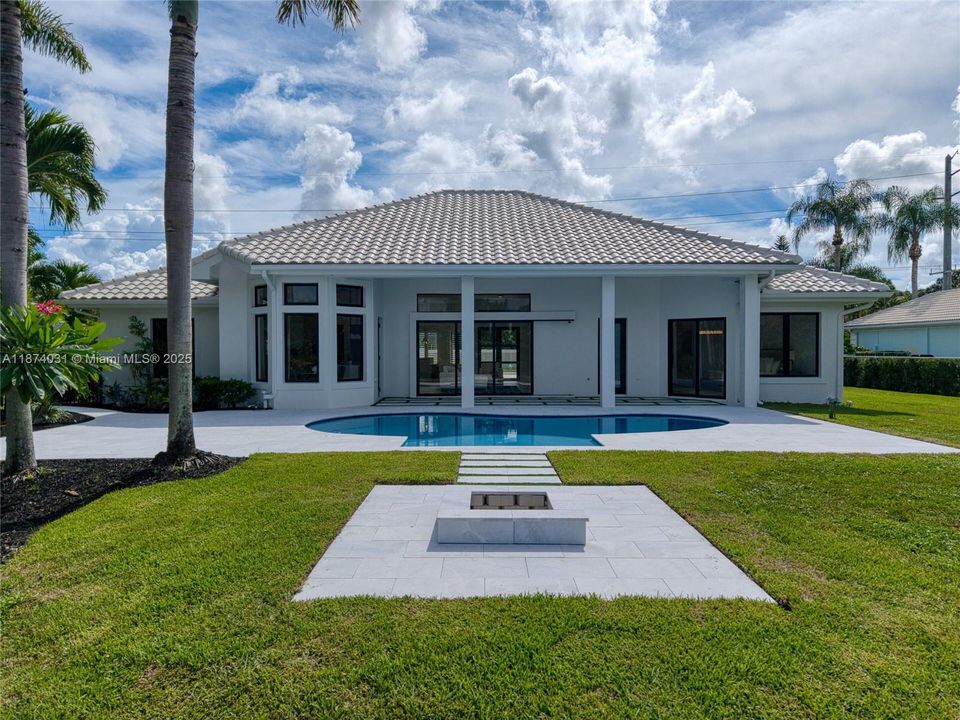 Vendido Recientemente: $1,950,000 (4 camas, 3 baños, 2643 Pies cuadrados)