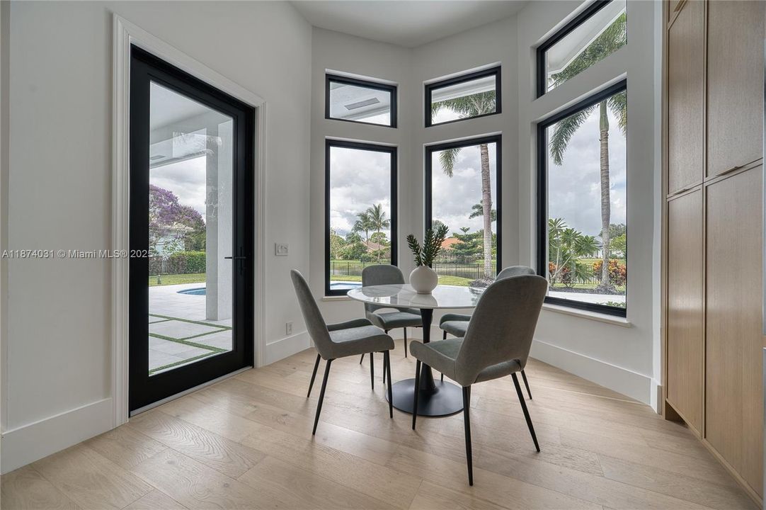 Vendido Recientemente: $1,950,000 (4 camas, 3 baños, 2643 Pies cuadrados)