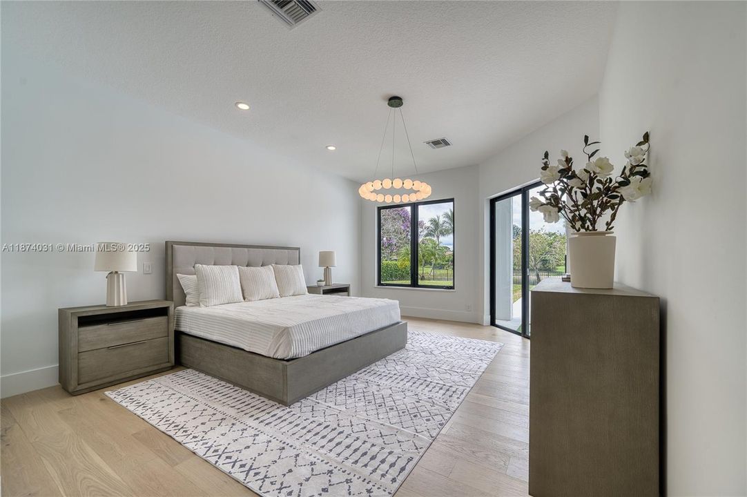 Vendido Recientemente: $1,950,000 (4 camas, 3 baños, 2643 Pies cuadrados)