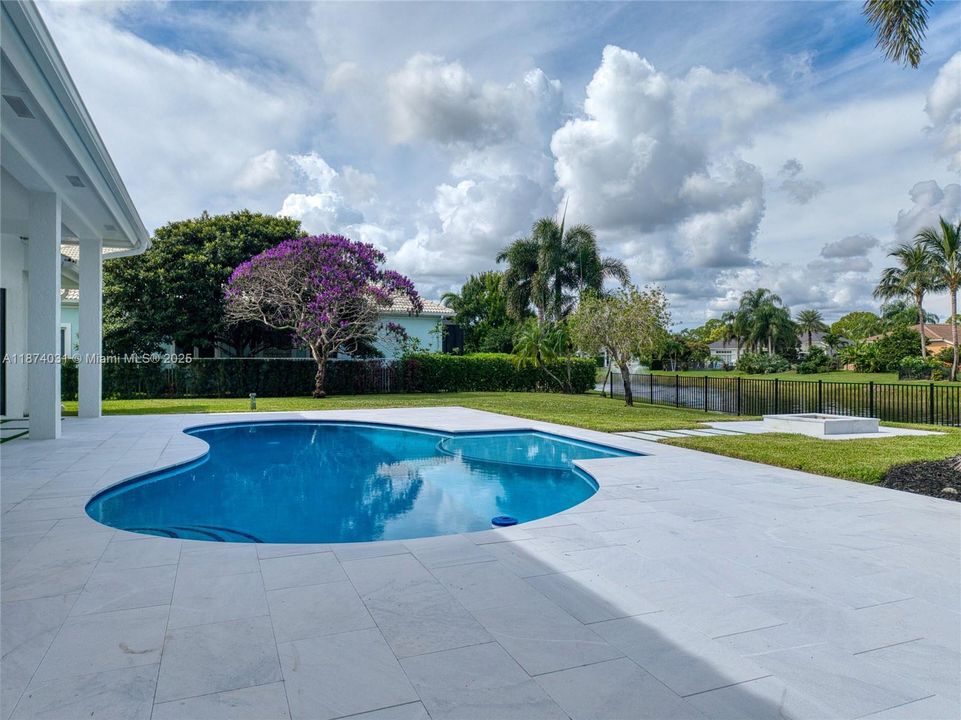 Vendido Recientemente: $1,950,000 (4 camas, 3 baños, 2643 Pies cuadrados)