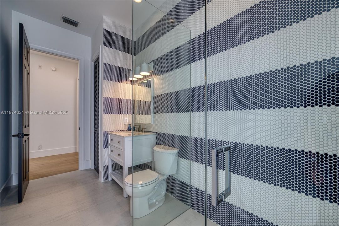 Vendido Recientemente: $1,950,000 (4 camas, 3 baños, 2643 Pies cuadrados)