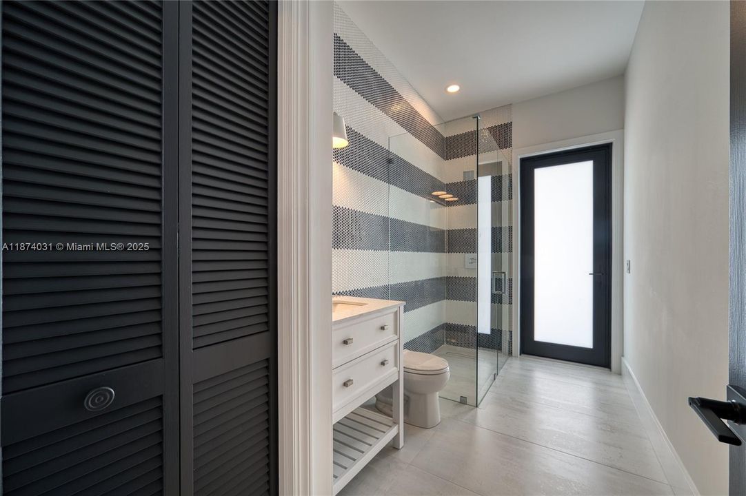 Vendido Recientemente: $1,950,000 (4 camas, 3 baños, 2643 Pies cuadrados)