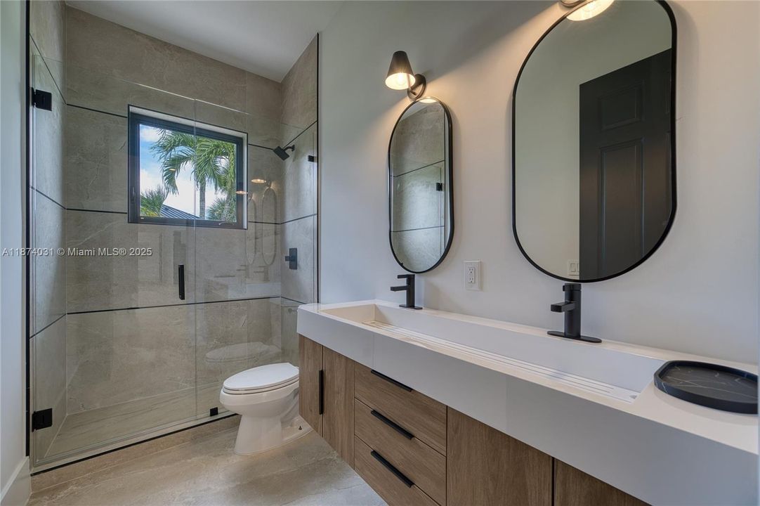 Vendido Recientemente: $1,950,000 (4 camas, 3 baños, 2643 Pies cuadrados)