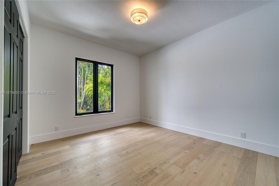 Vendido Recientemente: $1,950,000 (4 camas, 3 baños, 2643 Pies cuadrados)