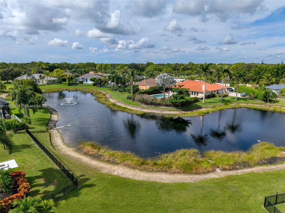 Vendido Recientemente: $1,950,000 (4 camas, 3 baños, 2643 Pies cuadrados)