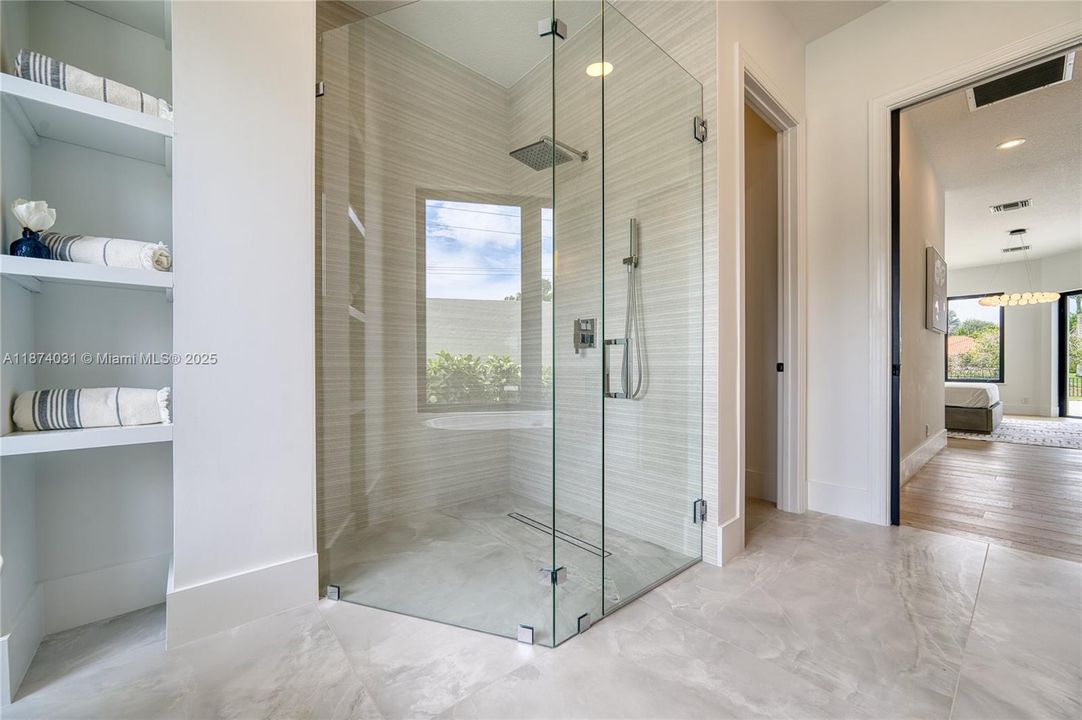 Vendido Recientemente: $1,950,000 (4 camas, 3 baños, 2643 Pies cuadrados)