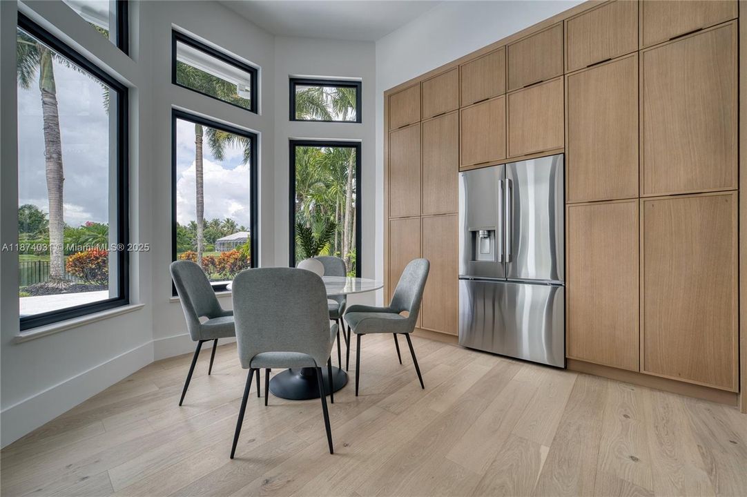 Vendido Recientemente: $1,950,000 (4 camas, 3 baños, 2643 Pies cuadrados)