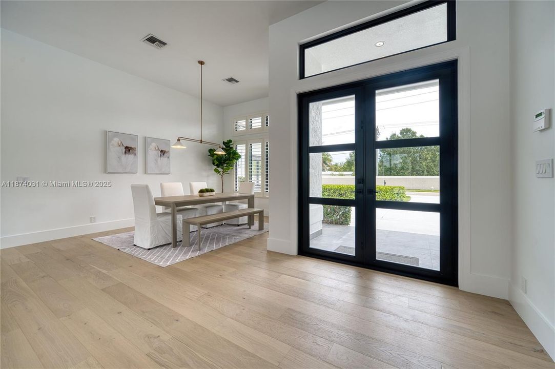 Vendido Recientemente: $1,950,000 (4 camas, 3 baños, 2643 Pies cuadrados)