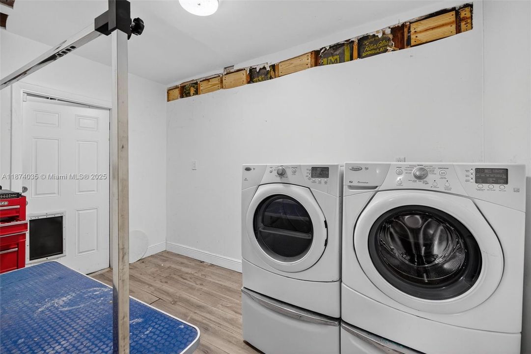 Activo con contrato: $669,000 (4 camas, 2 baños, 2608 Pies cuadrados)