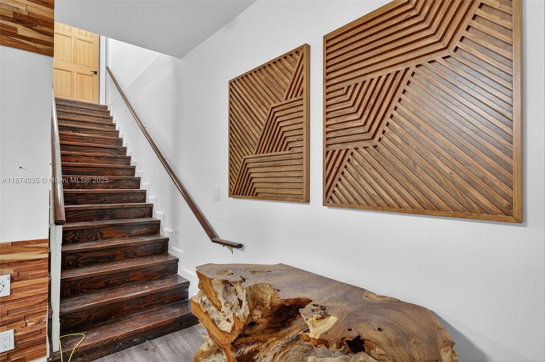 Activo con contrato: $669,000 (4 camas, 2 baños, 2608 Pies cuadrados)