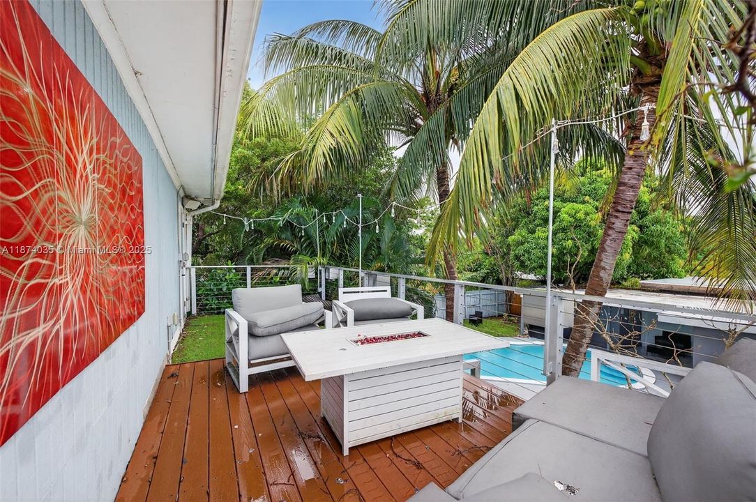 Activo con contrato: $669,000 (4 camas, 2 baños, 2608 Pies cuadrados)