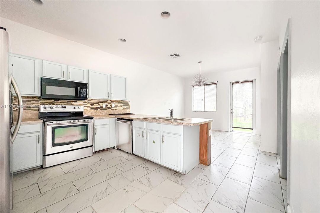 Active With Contract: $3,300 (4 beds, 3 baths, 1577 Square Feet)