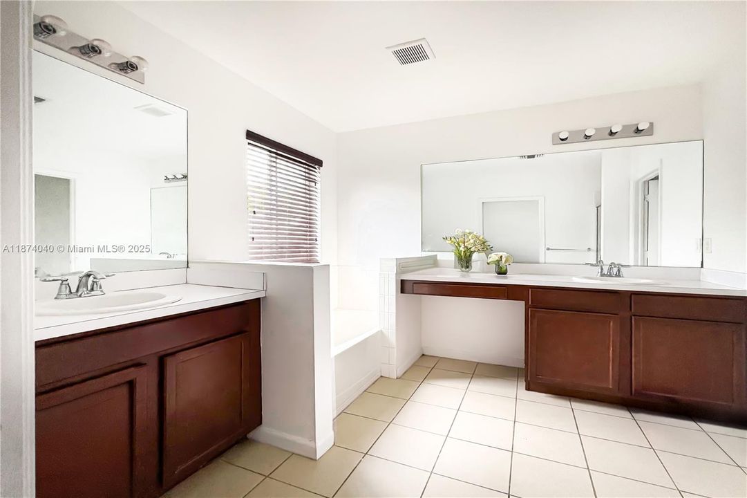 Active With Contract: $3,300 (4 beds, 3 baths, 1577 Square Feet)