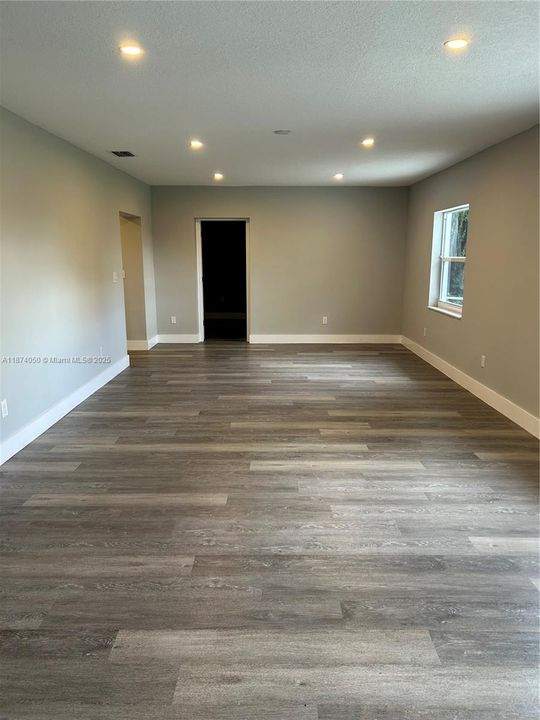 For Rent: $5,500 (4 beds, 2 baths, 2423 Square Feet)