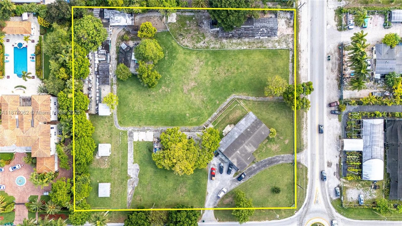 Active With Contract: $2,650,000 (3 beds, 2 baths, 3310 Square Feet)