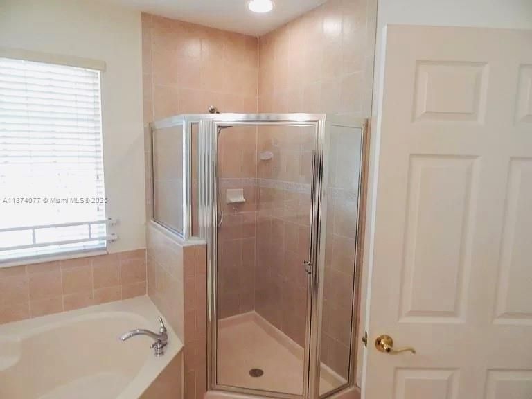 合同活跃: $2,650 (3 贝兹, 2 浴室, 1669 平方英尺)