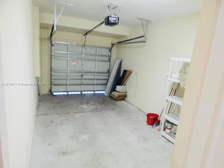 合同活跃: $2,650 (3 贝兹, 2 浴室, 1669 平方英尺)