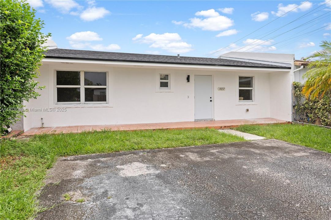 Active With Contract: $450,000 (3 beds, 2 baths, 965 Square Feet)