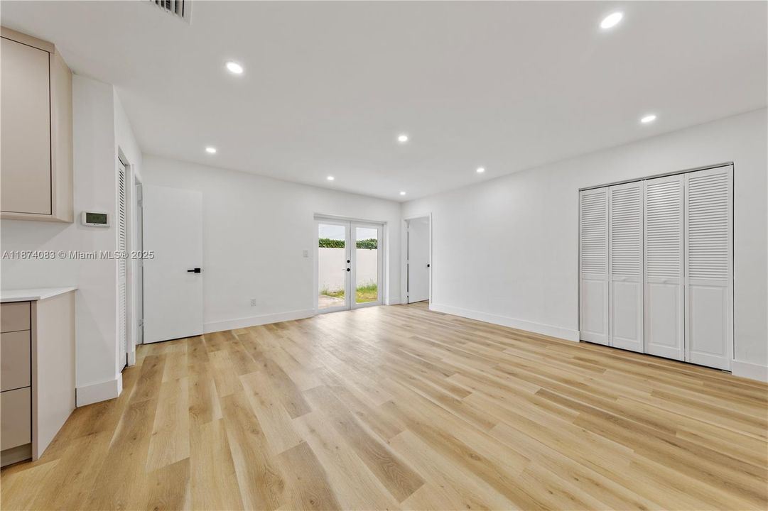 Active With Contract: $450,000 (3 beds, 2 baths, 965 Square Feet)