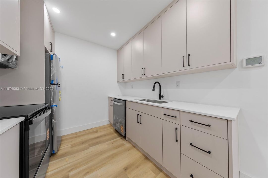 Active With Contract: $450,000 (3 beds, 2 baths, 965 Square Feet)