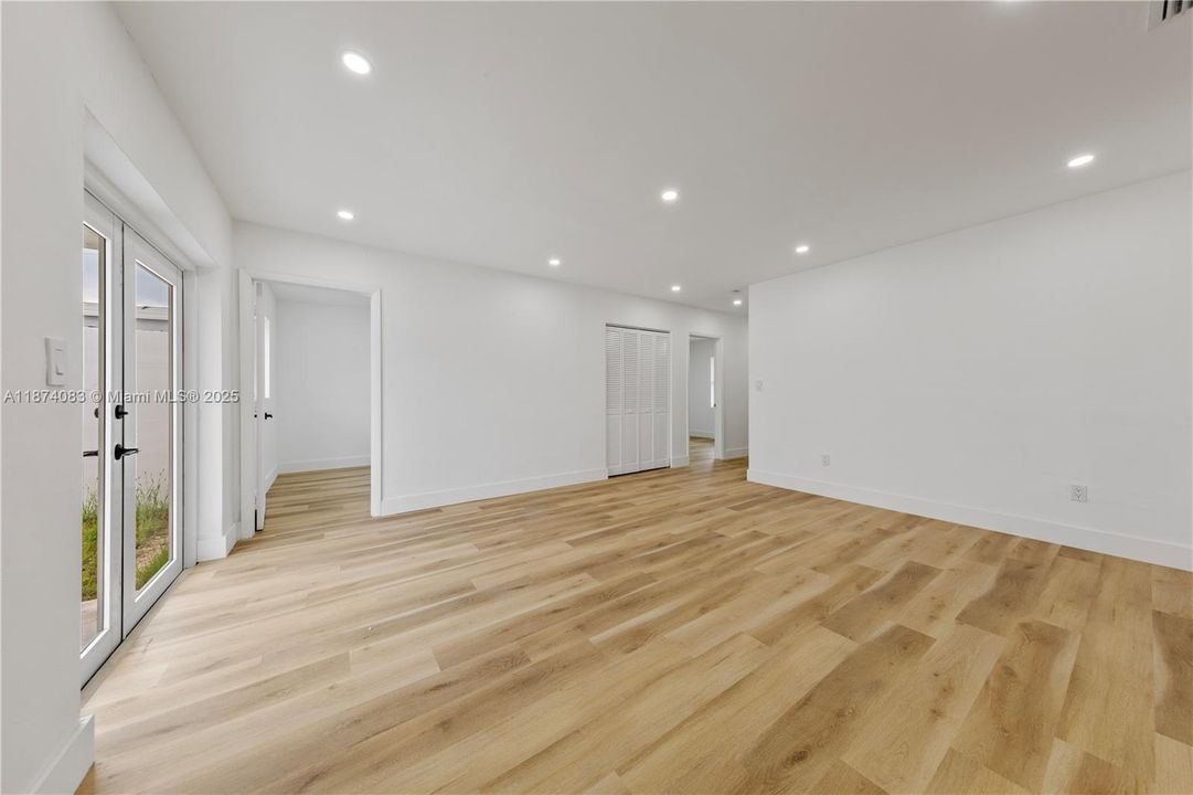 Active With Contract: $450,000 (3 beds, 2 baths, 965 Square Feet)