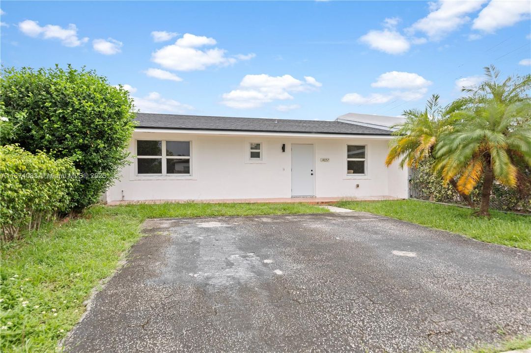 Active With Contract: $450,000 (3 beds, 2 baths, 965 Square Feet)