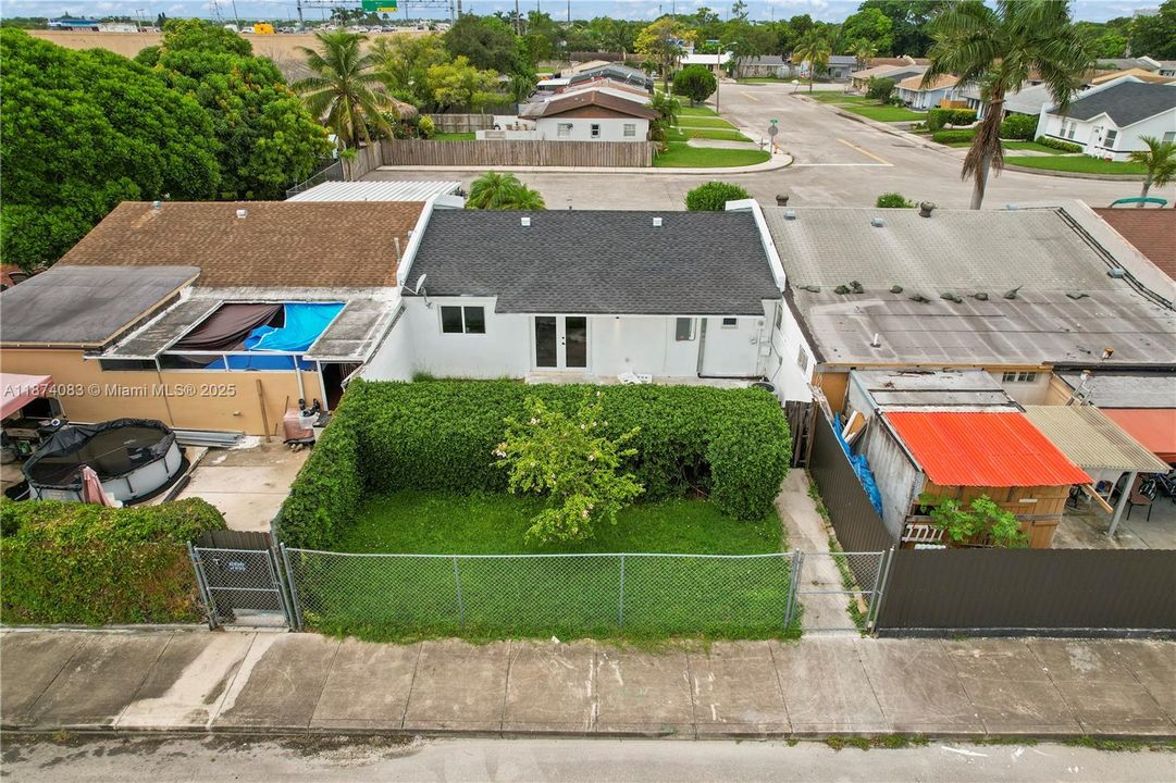 Active With Contract: $450,000 (3 beds, 2 baths, 965 Square Feet)