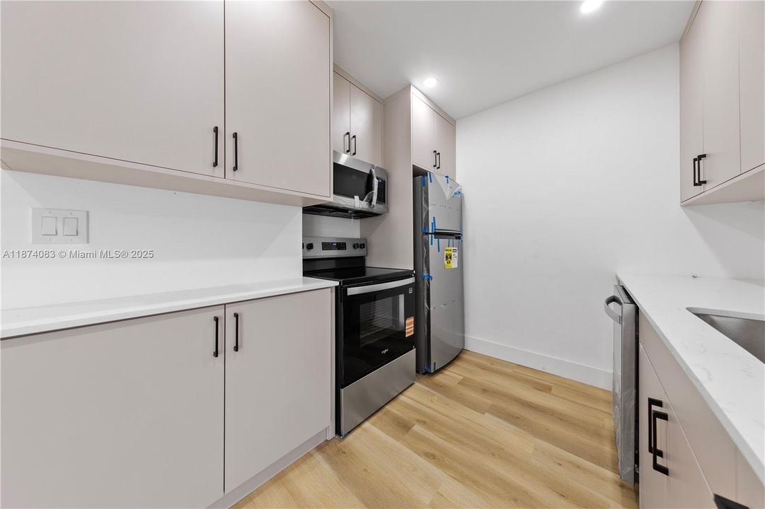 Active With Contract: $450,000 (3 beds, 2 baths, 965 Square Feet)