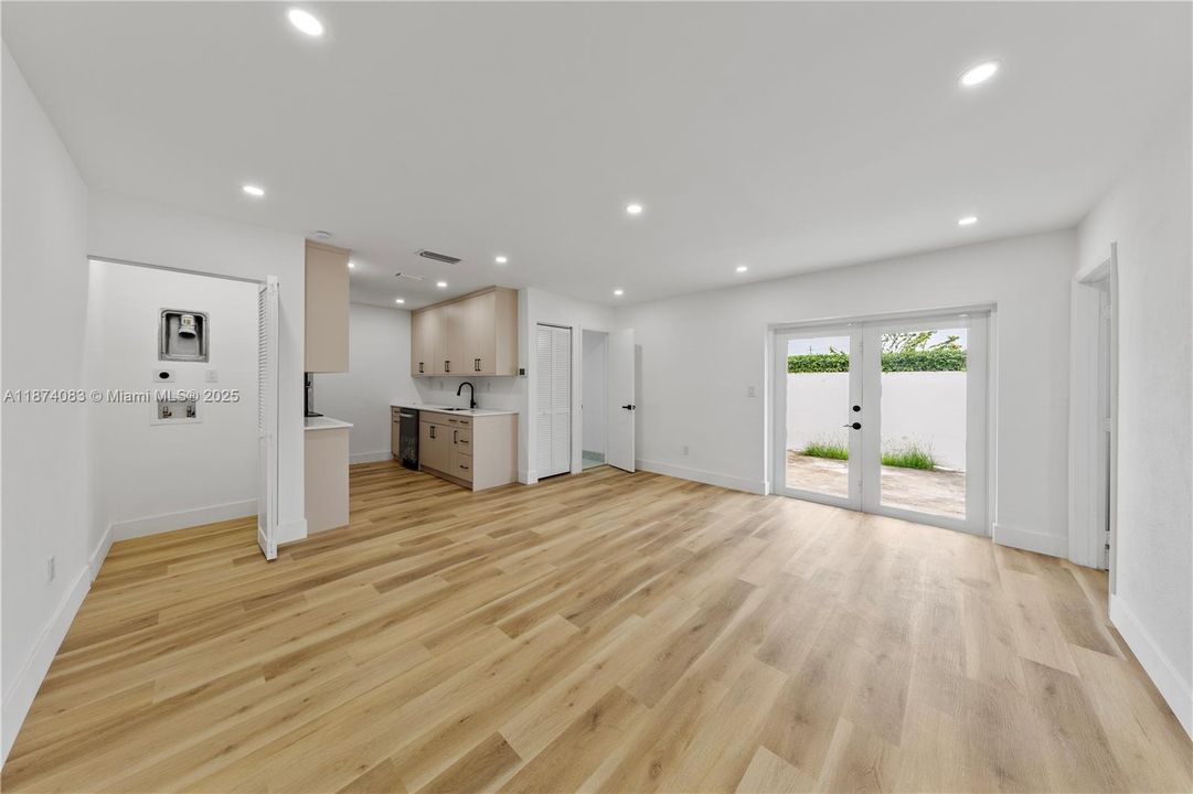 Active With Contract: $450,000 (3 beds, 2 baths, 965 Square Feet)