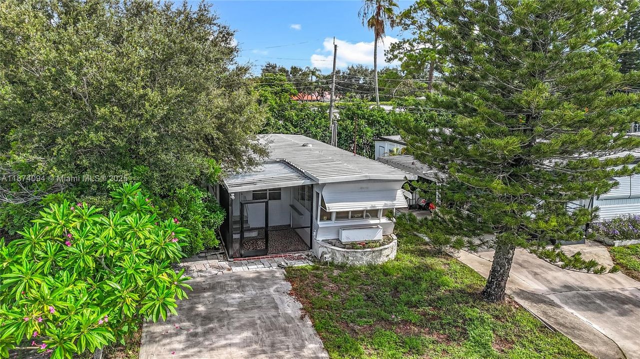 For Sale: $94,999 (2 beds, 1 baths, 720 Square Feet)