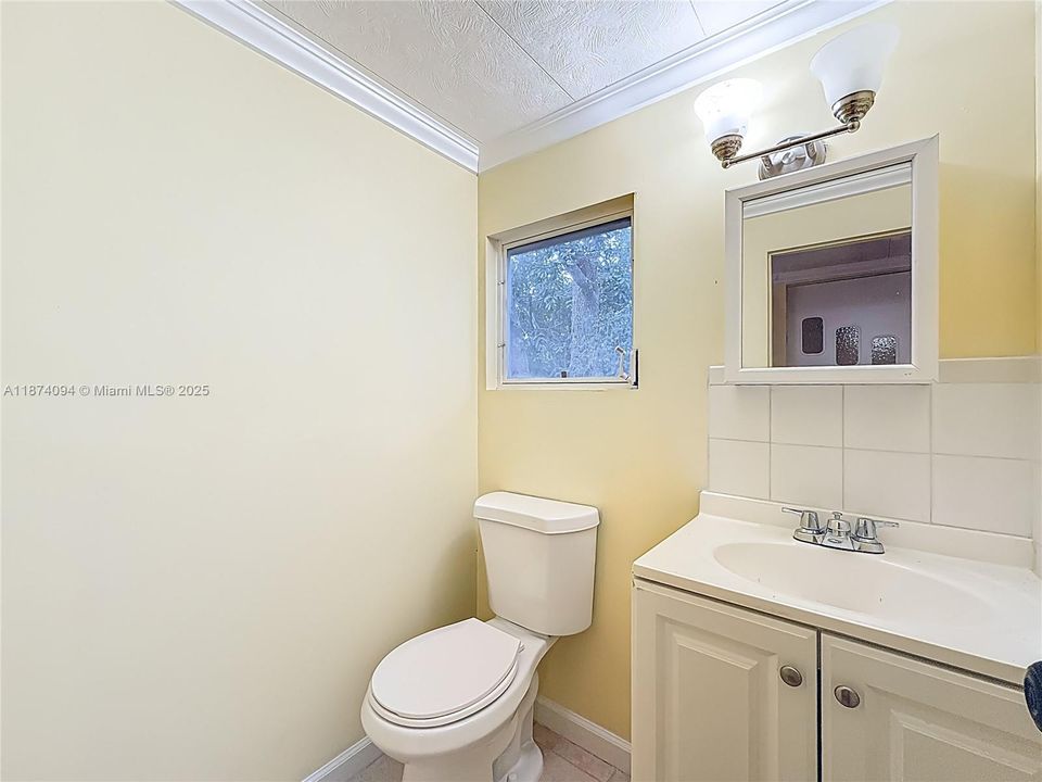 For Sale: $94,999 (2 beds, 1 baths, 720 Square Feet)