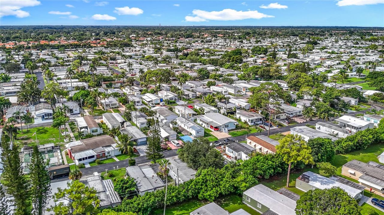 For Sale: $94,999 (2 beds, 1 baths, 720 Square Feet)