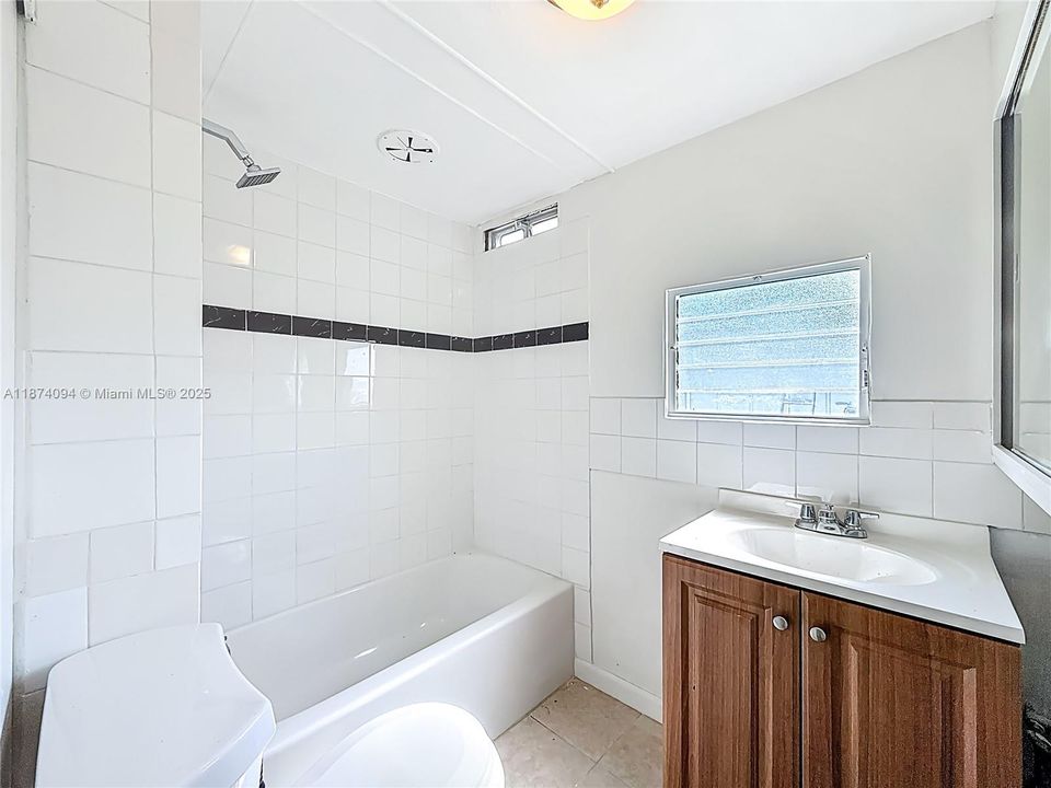 For Sale: $94,999 (2 beds, 1 baths, 720 Square Feet)