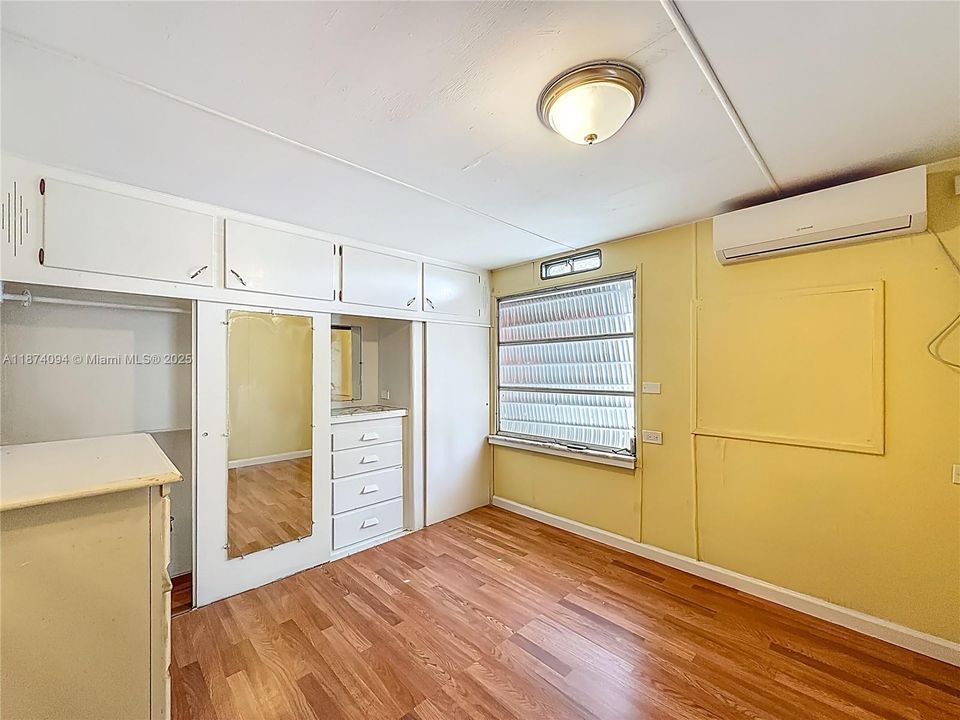 For Sale: $94,999 (2 beds, 1 baths, 720 Square Feet)