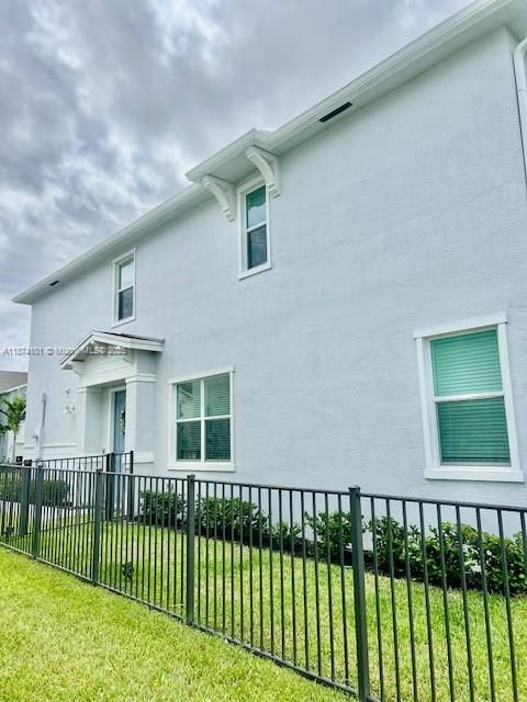Active With Contract: $2,750 (4 beds, 2 baths, 1821 Square Feet)