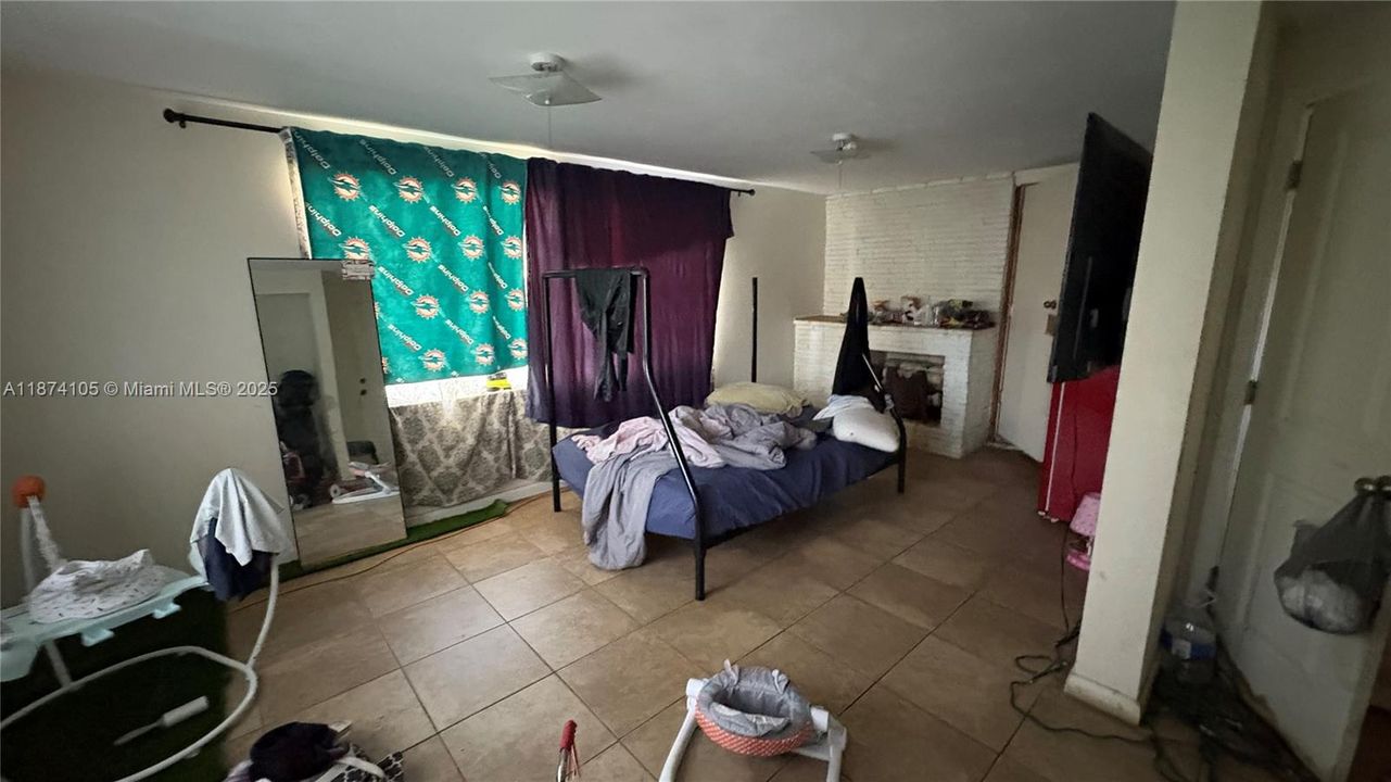 Vendido Recientemente: $450,000 (4 camas, 2 baños, 1653 Pies cuadrados)