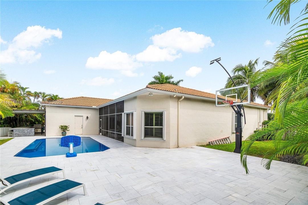 For Sale: $1,253,000 (4 beds, 2 baths, 3592 Square Feet)