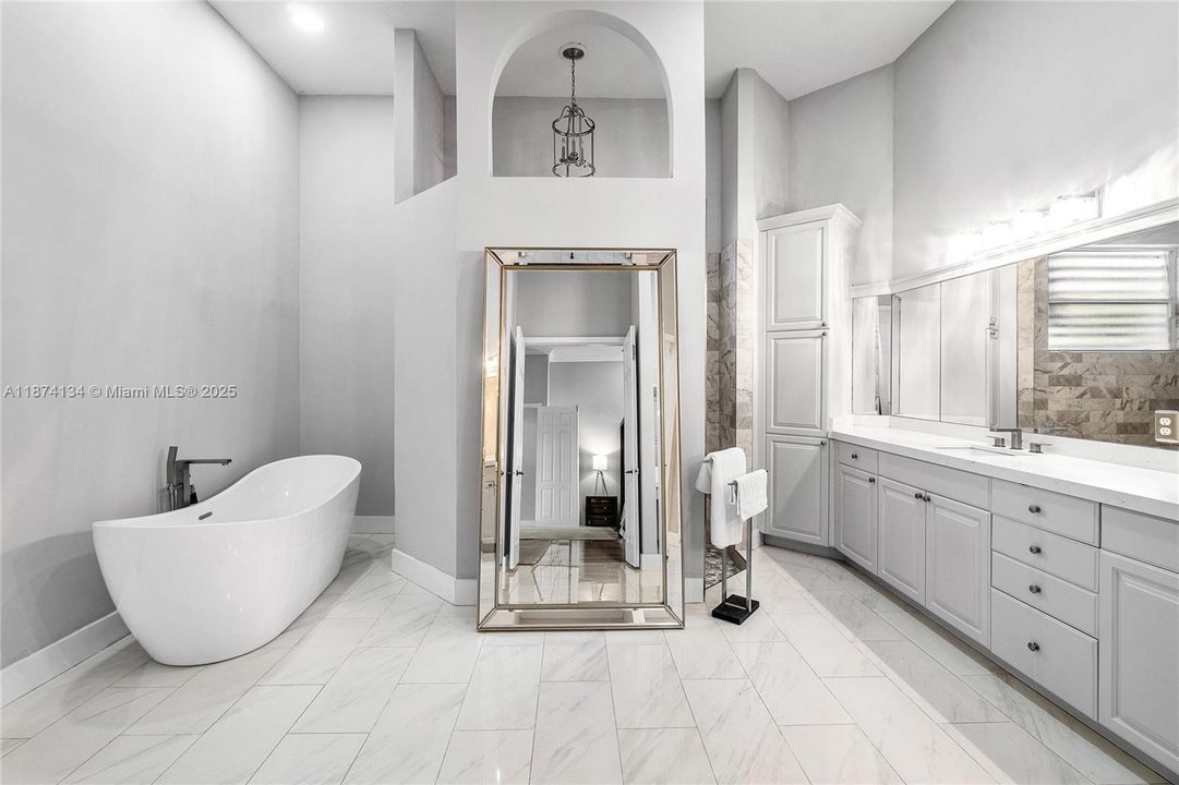 For Sale: $1,253,000 (4 beds, 2 baths, 3592 Square Feet)