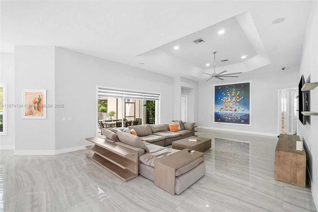 For Sale: $1,253,000 (4 beds, 2 baths, 3592 Square Feet)