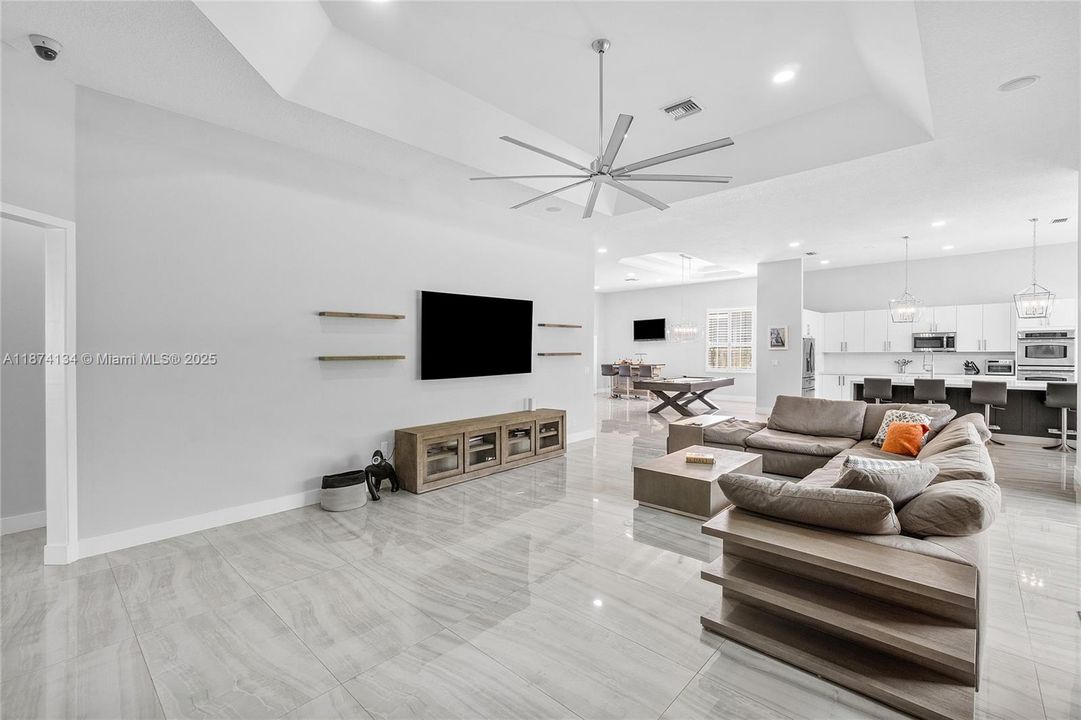 For Sale: $1,253,000 (4 beds, 2 baths, 3592 Square Feet)