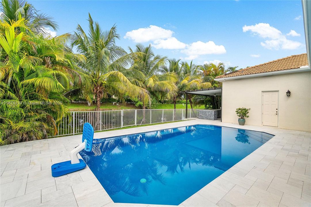 For Sale: $1,253,000 (4 beds, 2 baths, 3592 Square Feet)