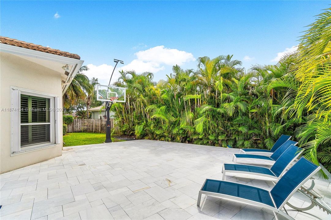 For Sale: $1,253,000 (4 beds, 2 baths, 3592 Square Feet)