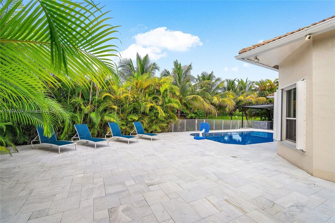 For Sale: $1,253,000 (4 beds, 2 baths, 3592 Square Feet)