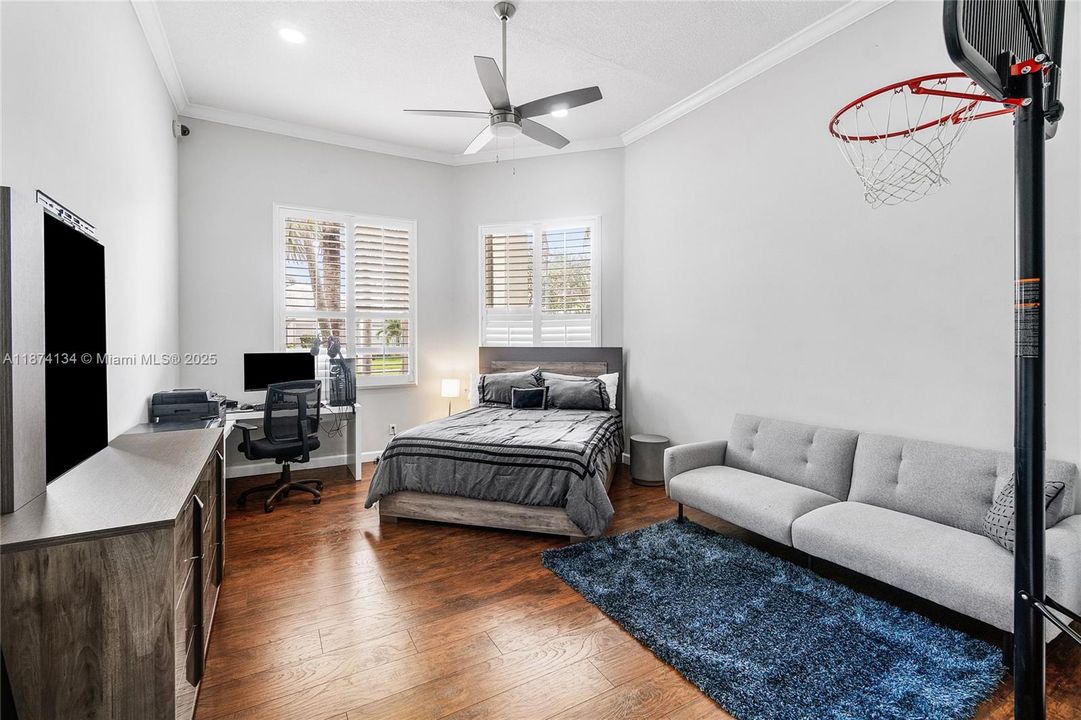 2nd bedroom with double doors